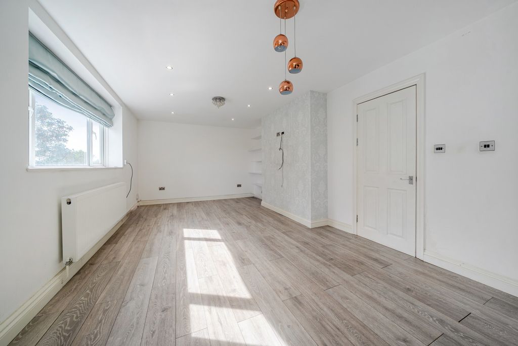 Property photo 2 of 16 1521901-4-6Aa7F5E...