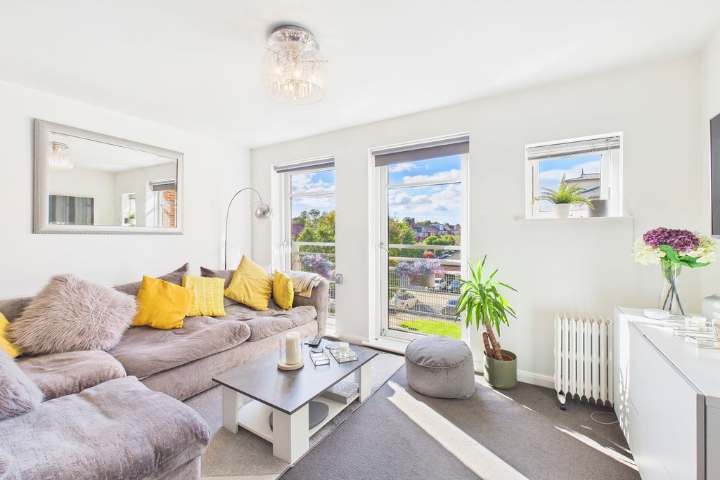 Property photo 2 of 10 Cam03162G0-Pr0345-Still016