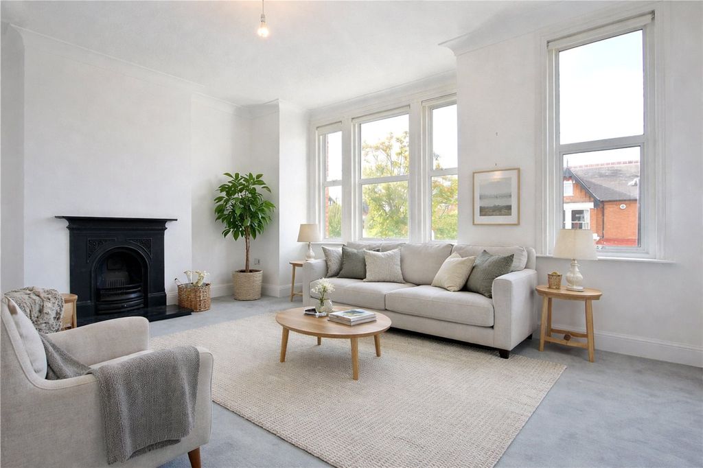 Property photo 1 of 13 Reception Ai-Staged