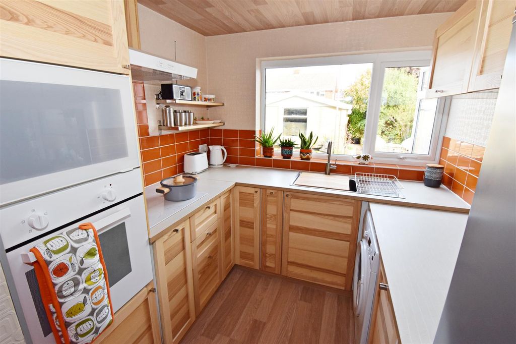 Property photo 1 of 20 Kitchen 1.Jpg