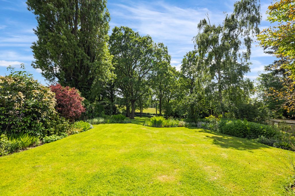 Property photo 2 of 22 Garden