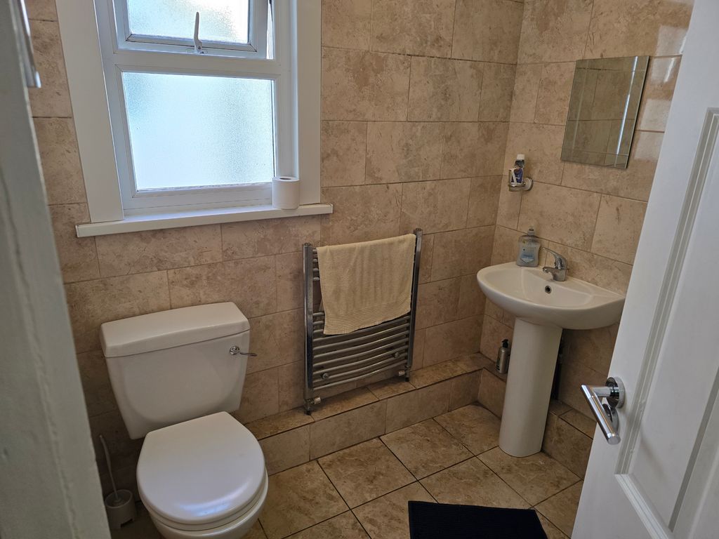 Property photo 3 of 6 Bathroom 