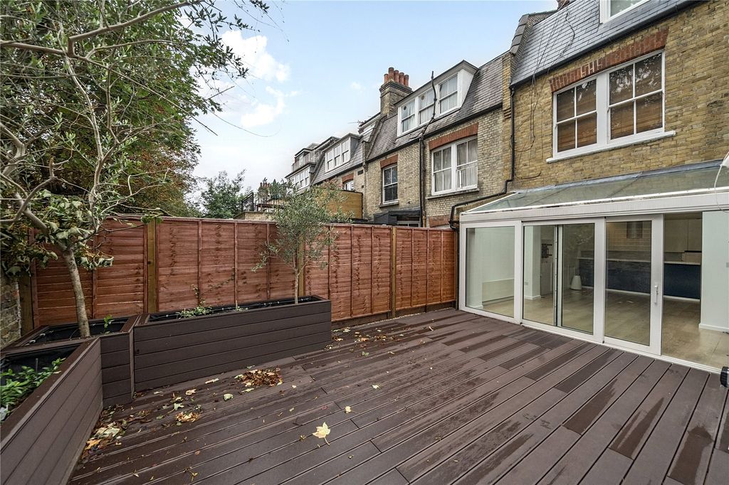 Property photo 3 of 24 Garden