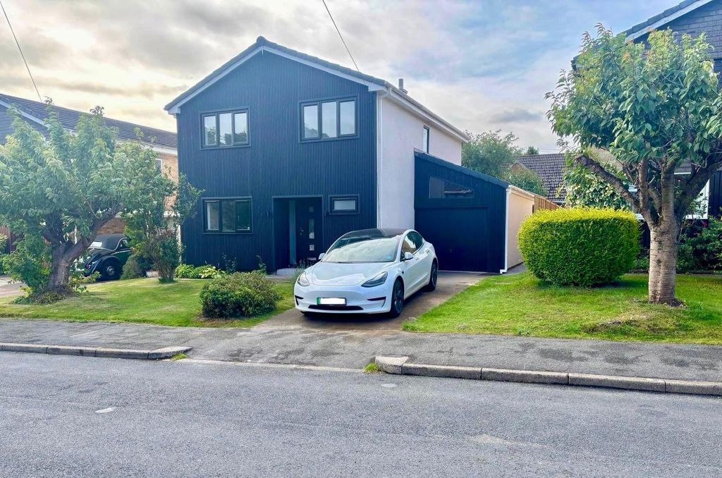 Property photo 1 of 14 External Front