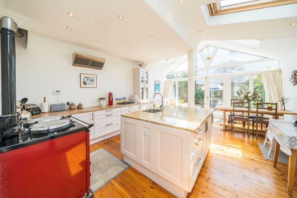 Property photo 2 of 10