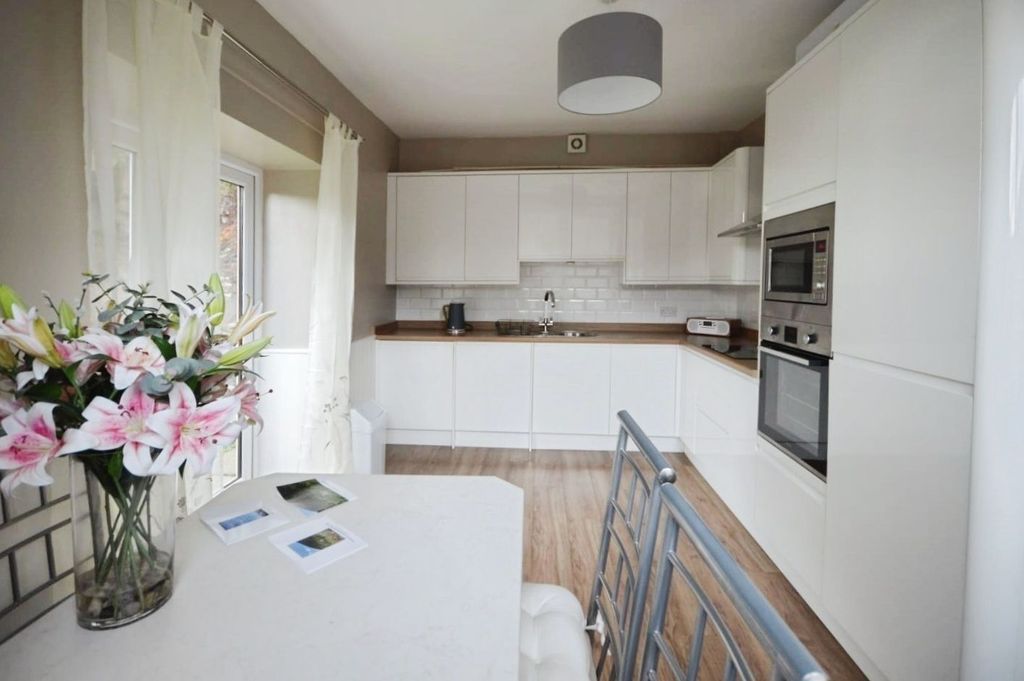 Property photo 3 of 41