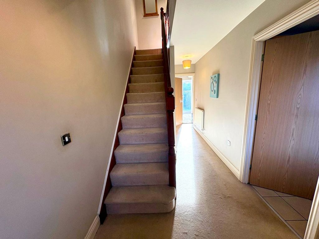 Property photo 2 of 11 Picture No. 12