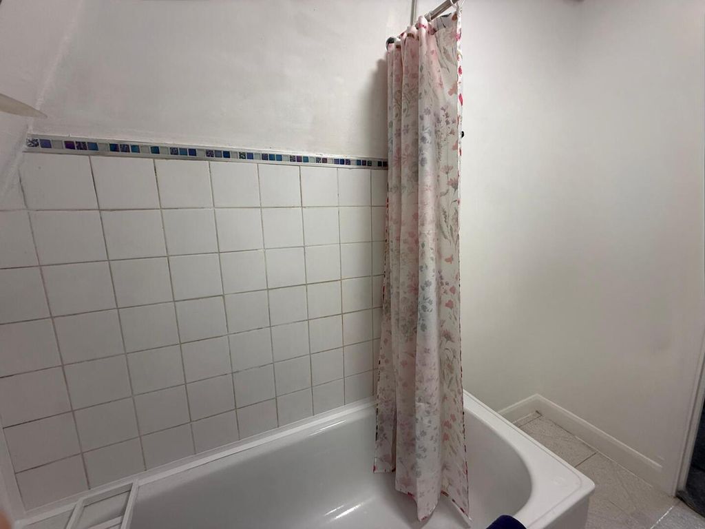 Property photo 3 of 11 Bathroom