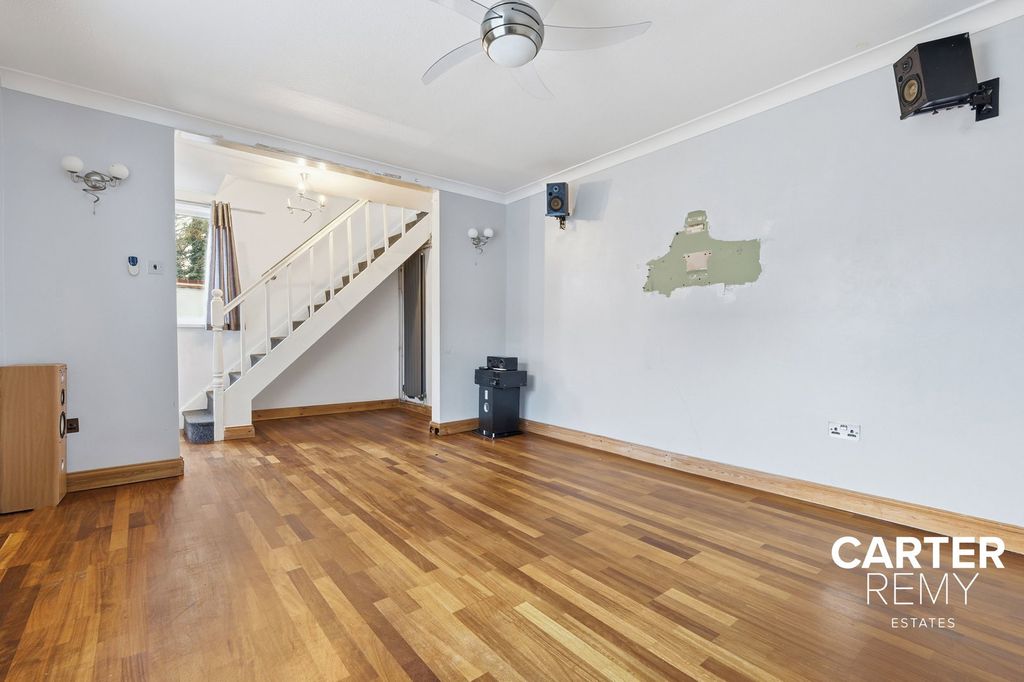 Property photo 2 of 21