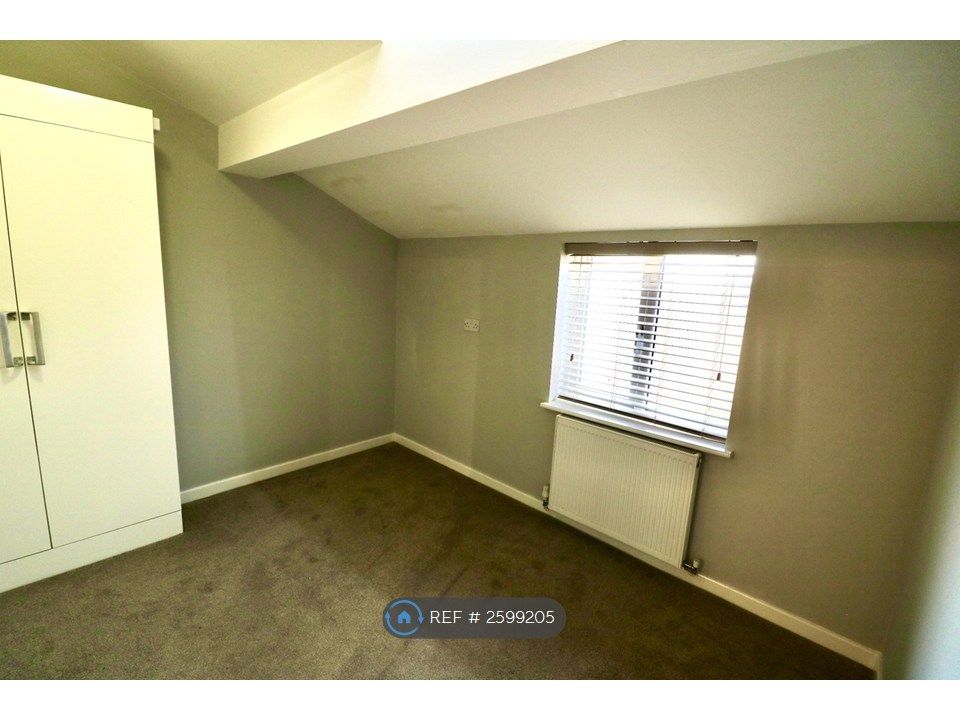 Property photo 3 of 7 Bedroom 1