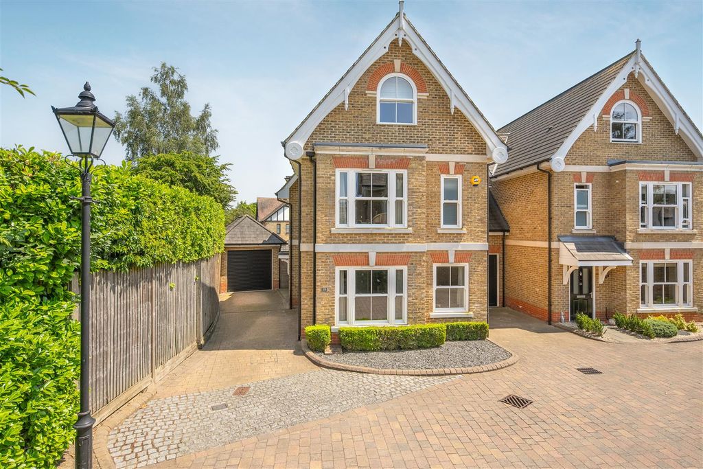 Property photo 1 of 11