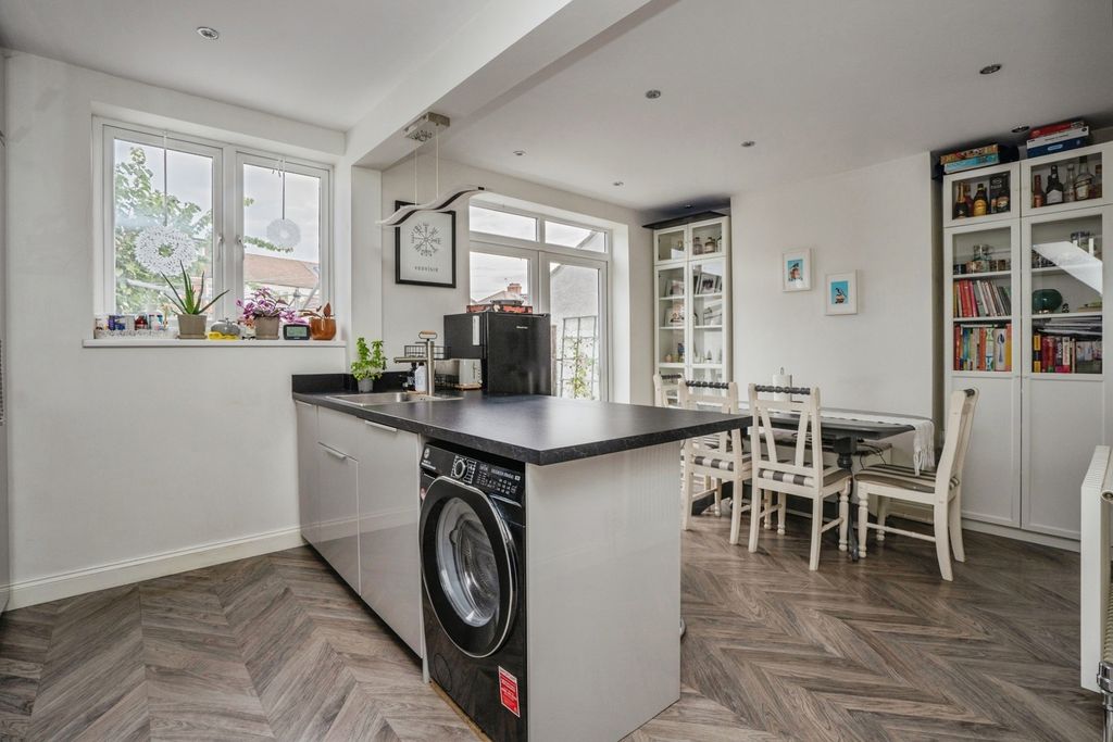 Property photo 2 of 17 Photo