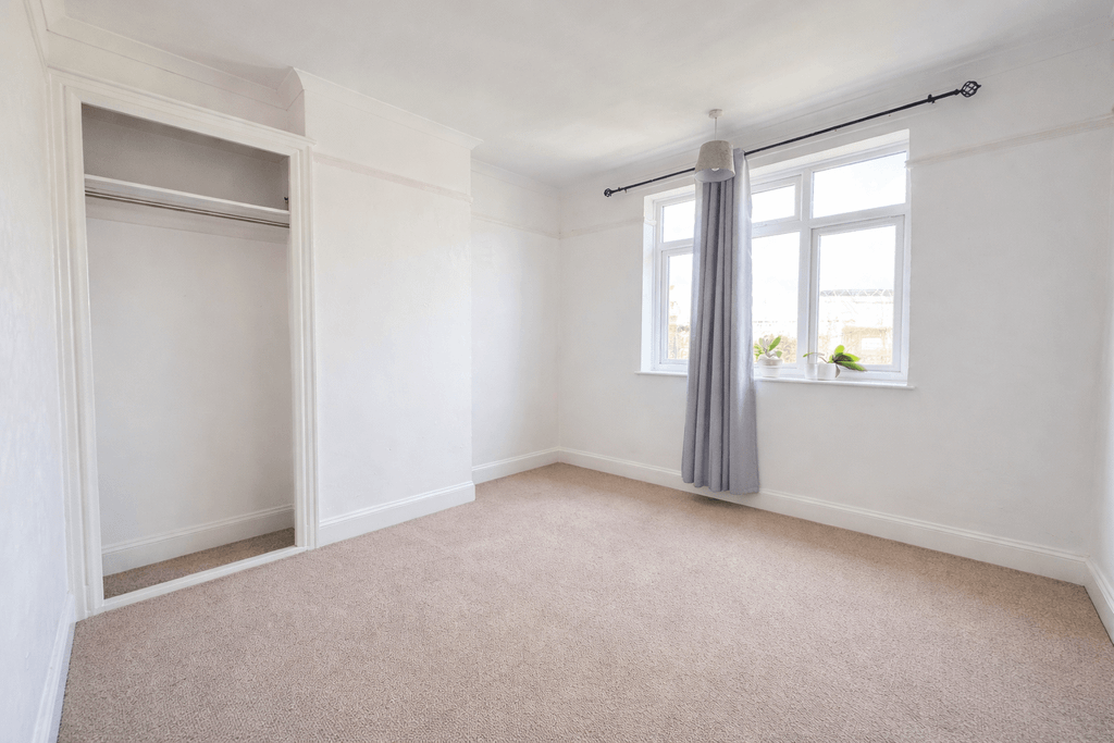 Property photo 3 of 6 Gallery