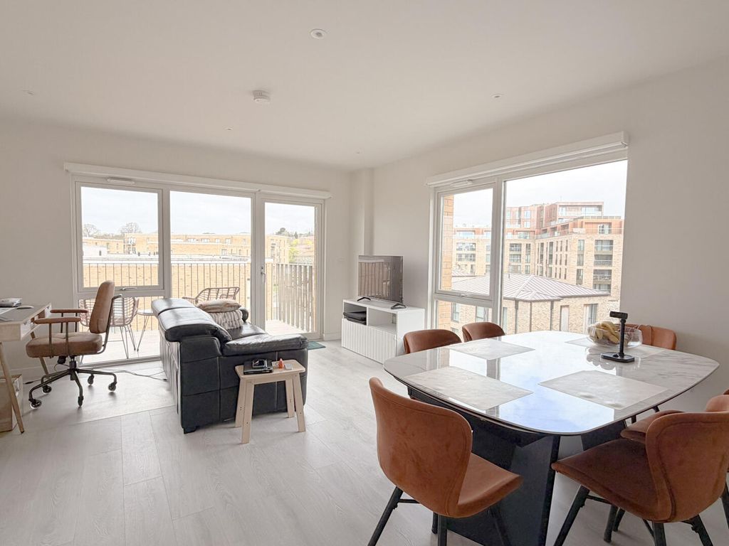 Property photo 1 of 11 Living Room