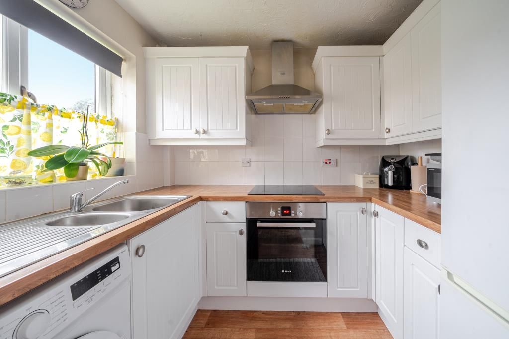 Property photo 3 of 19 Kitchen