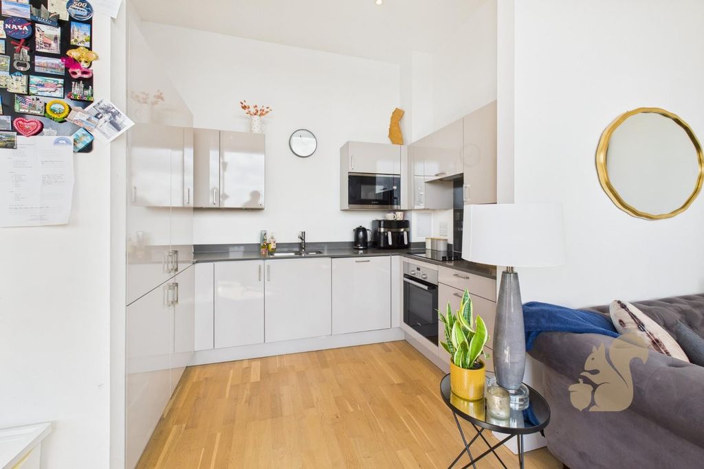 Property photo 3 of 25 Cam05668G0-Pr0028-Still006.Jpg