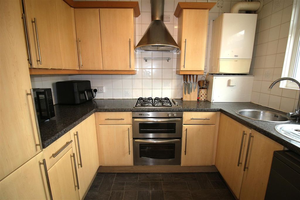 Property photo 3 of 14 Kitchen