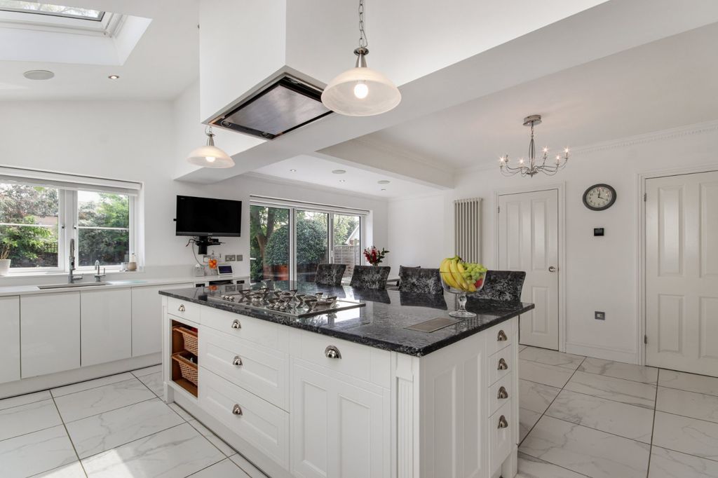 Property photo 3 of 24 Kitchen Diner