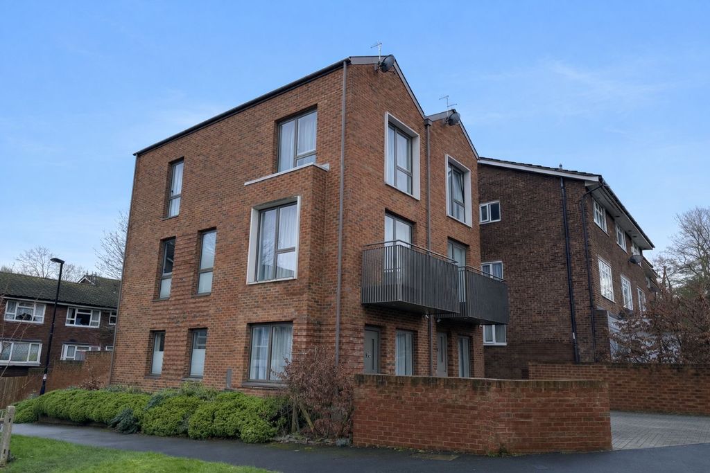 Property photo 1 of 21 Front View