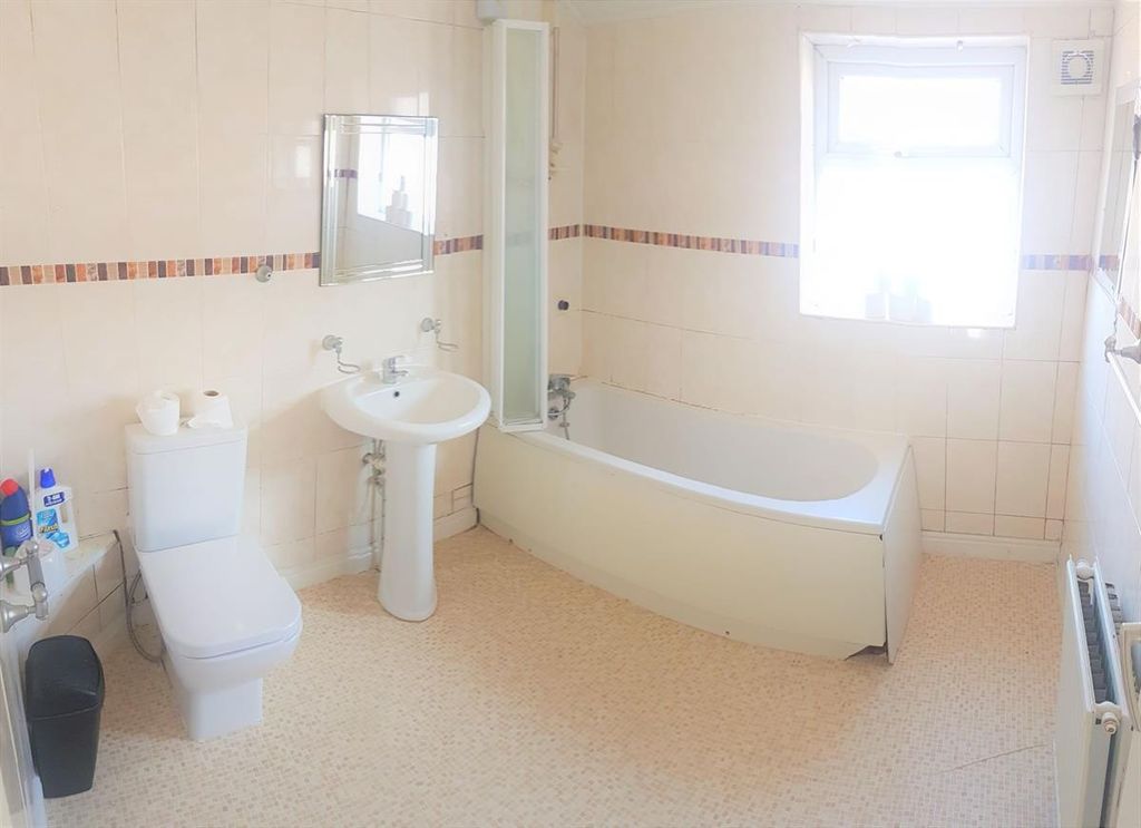 Property photo 2 of 6 A Clean And Bright Bathroom Featuring A Large Bath...