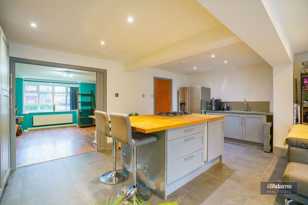 Property photo 2 of 26