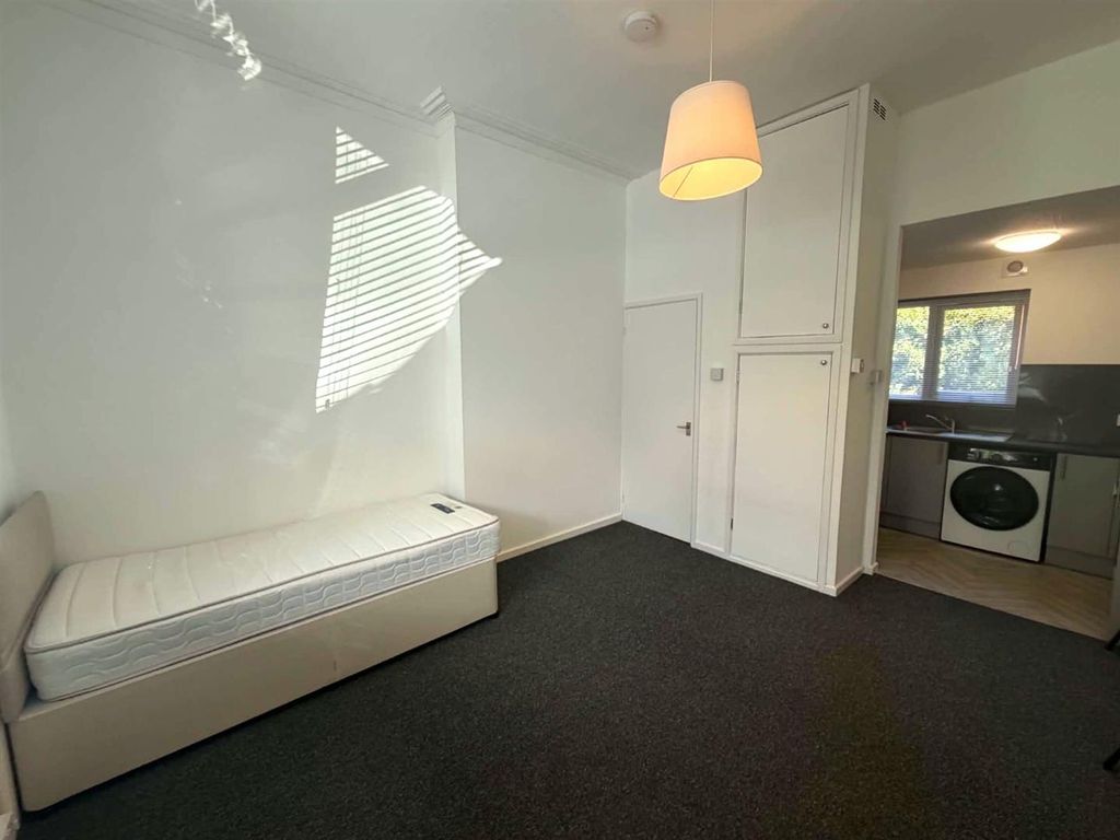 Property photo 3 of 6 A63F6Abc-84d3-4871-A610-F3B7c3Bac5E1.Jpg