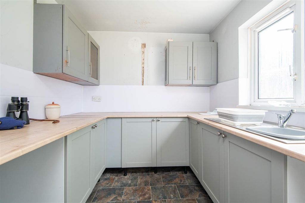 Property photo 3 of 14 Kitchen