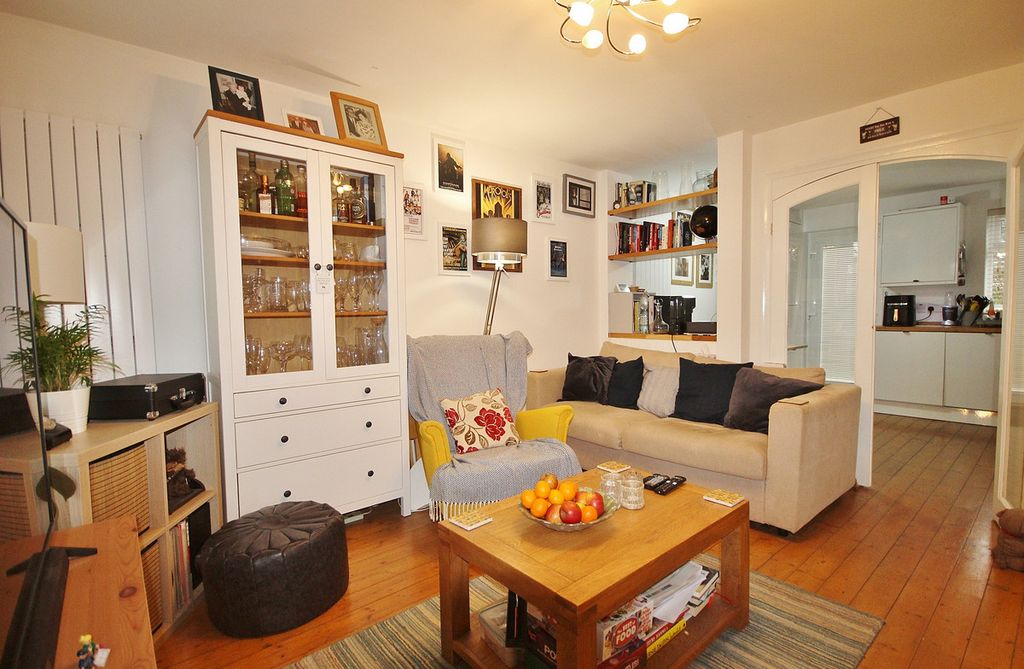 Property photo 2 of 12