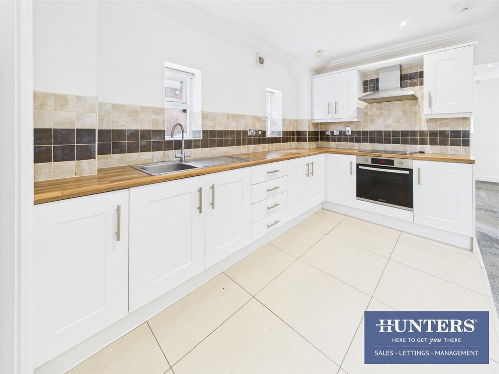 Property photo 3 of 16 Kitchen