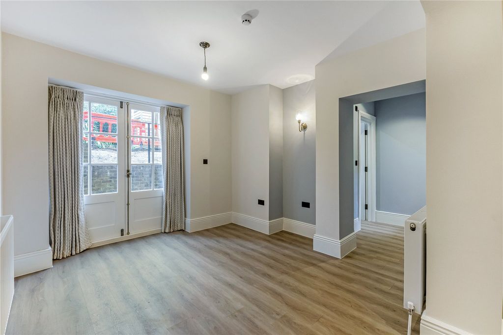 Property photo 2 of 13 Sitting Room