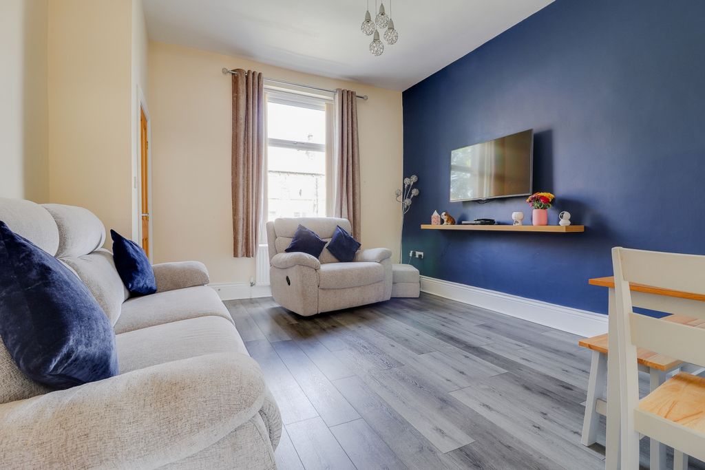 Property photo 2 of 17 Syringa St-23
