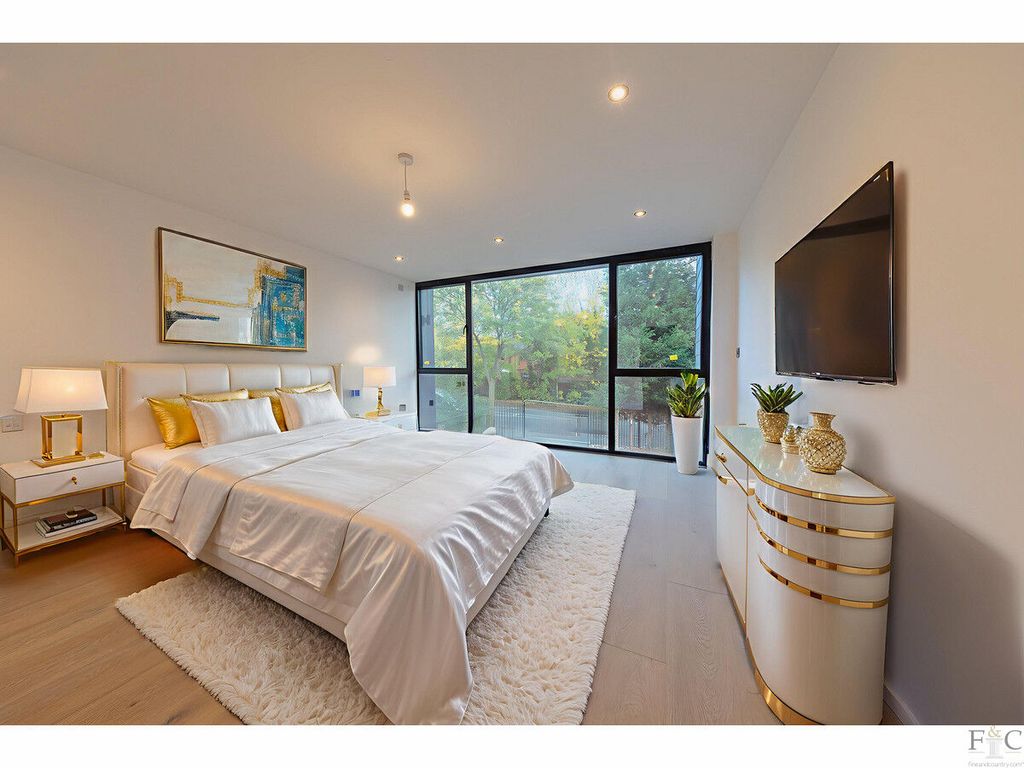 Additional image 11 of 7 bed detached house for saleCarisbrooke Road, Leicester LE2
