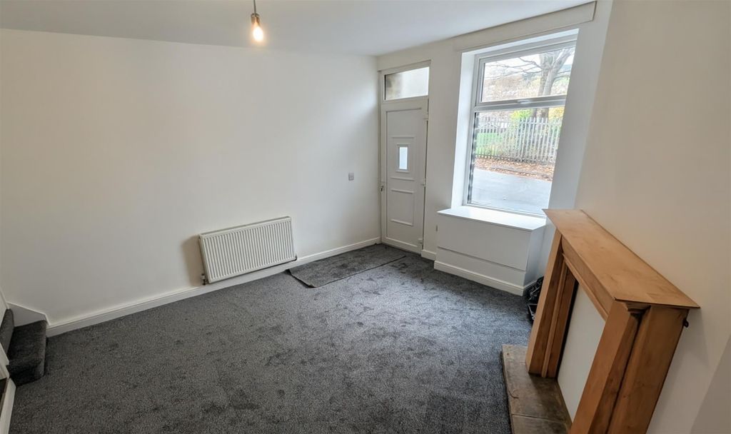 Property photo 2 of 22 Living Room