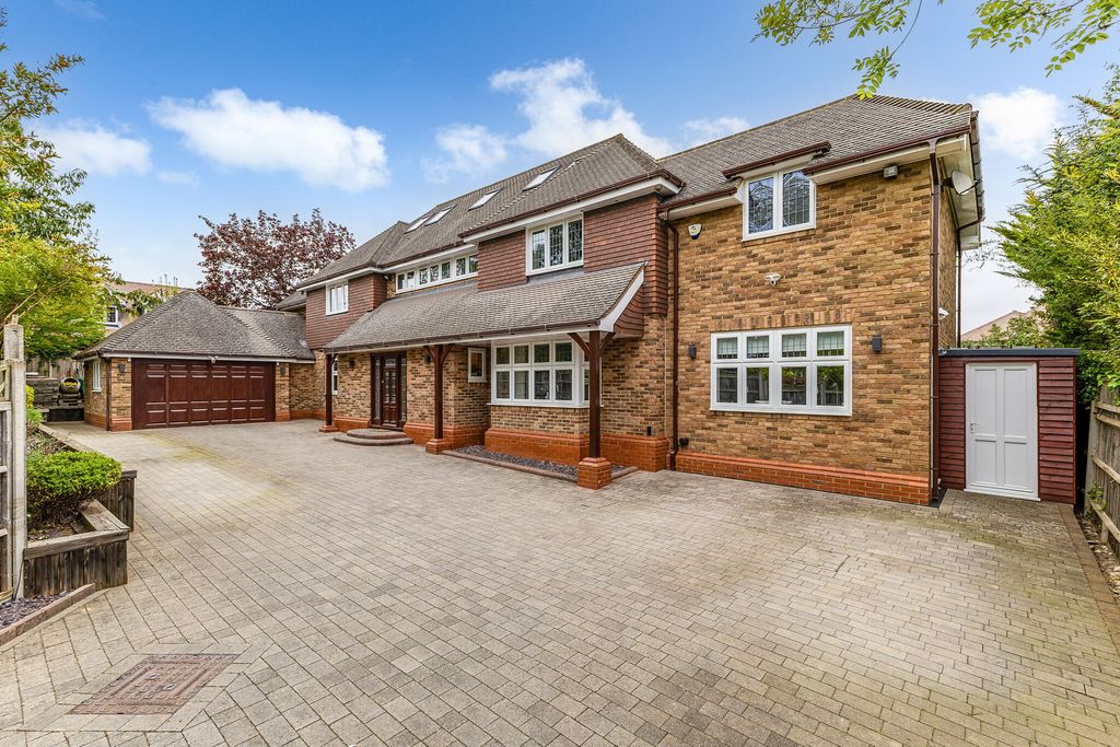 Property photo 1 of 18