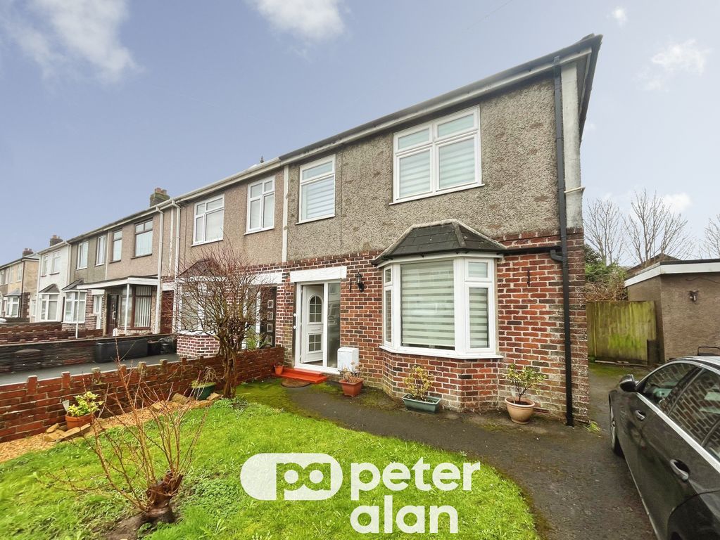 Property photo 1 of 11 Front