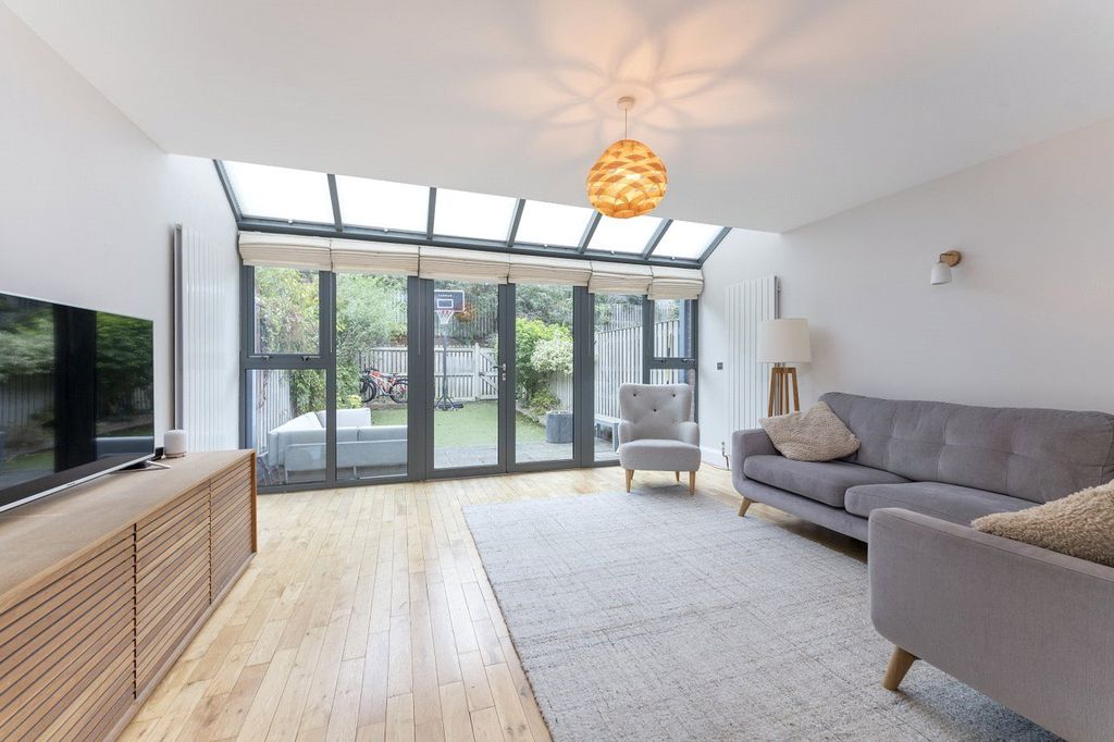 Property photo 2 of 23 Picture No. 16