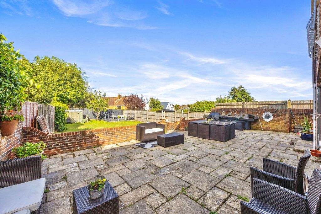 Property photo 2 of 31