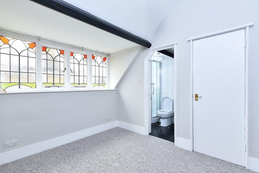 Property photo 2 of 6 Picture No. 12