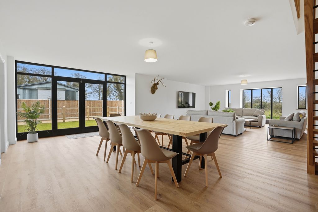 Property photo 3 of 40 Tdf04610