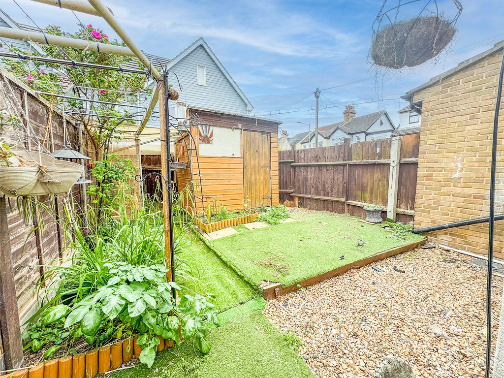 Property photo 2 of 15 3-Garden1