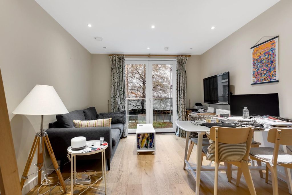 Property photo 1 of 9 Reception