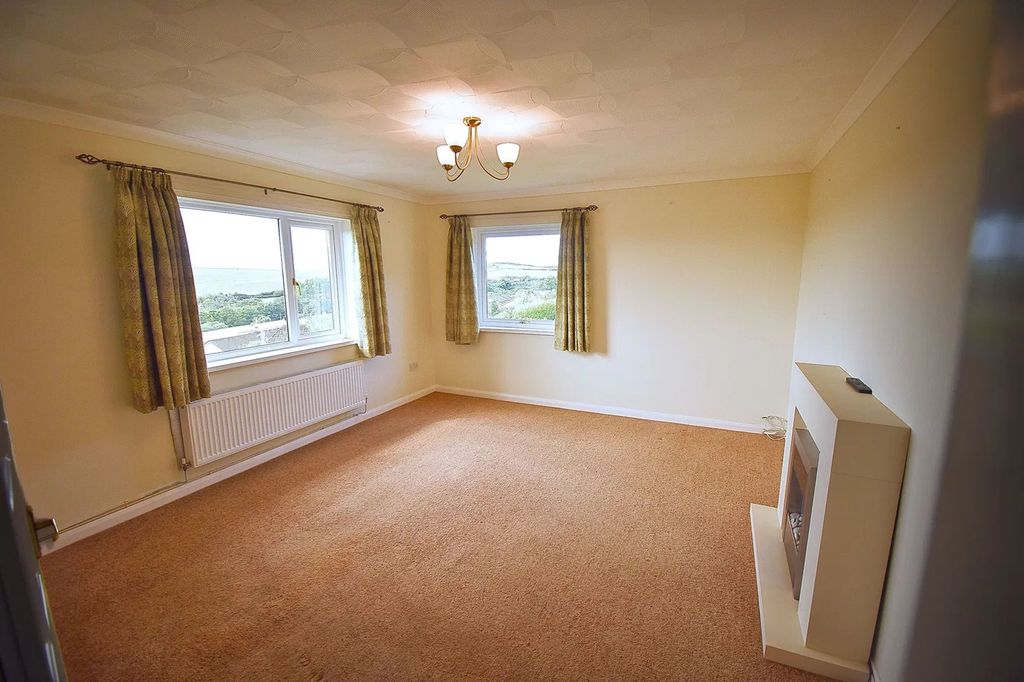 Property photo 2 of 25