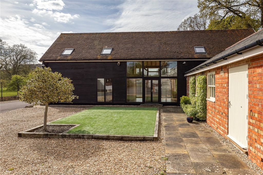 Property photo 2 of 16 Picture No. 03