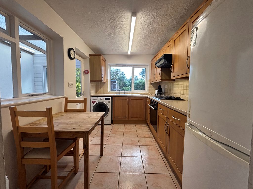 Property photo 3 of 12 Kitchen