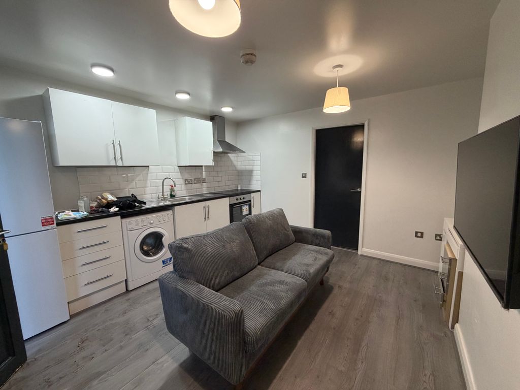 Property photo 2 of 4 Bedroom 1