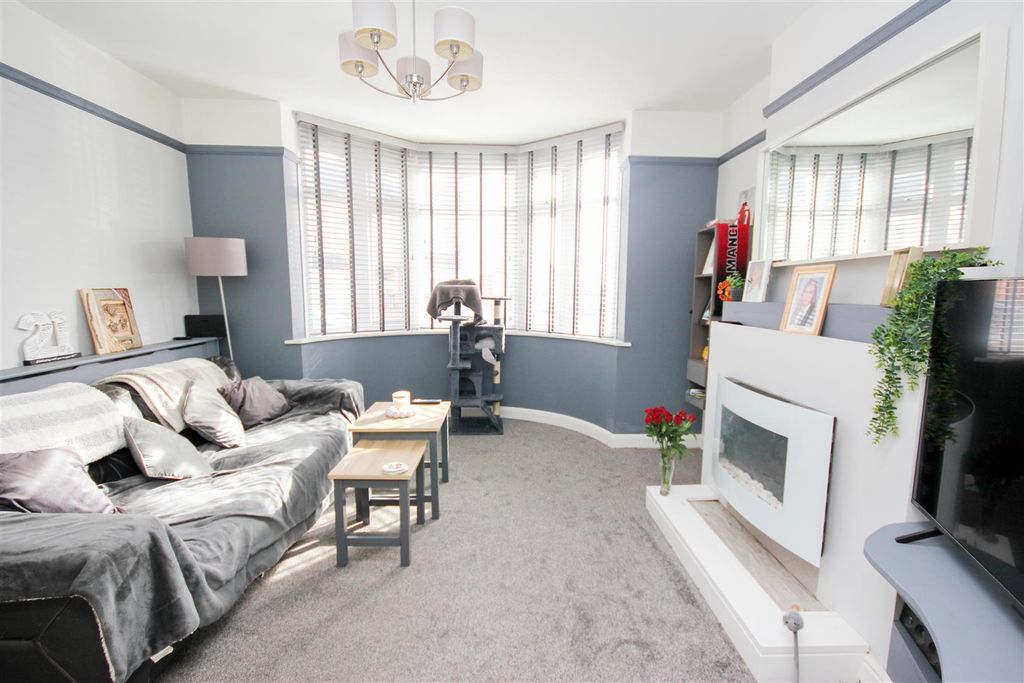 Property photo 3 of 11 Living Room.Jpg