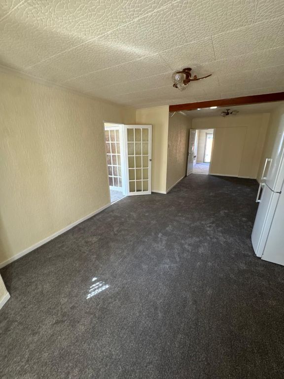 Property photo 1 of 13 Four Bedroom House Ideal For Working Families- Â£2900 Pcm