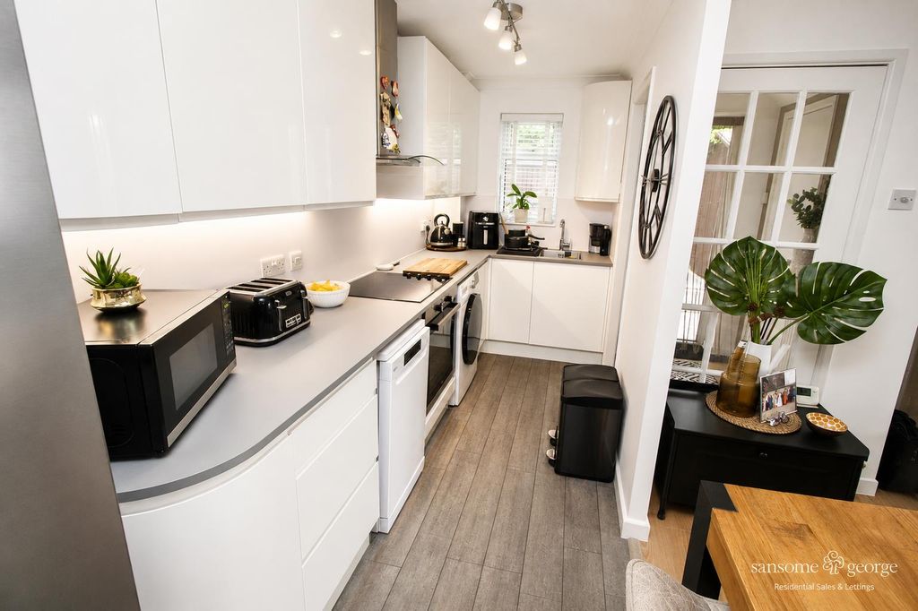 Property photo 3 of 12 Kitchen