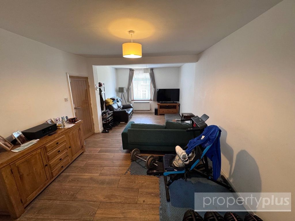 Property photo 2 of 12 Picture No. 10