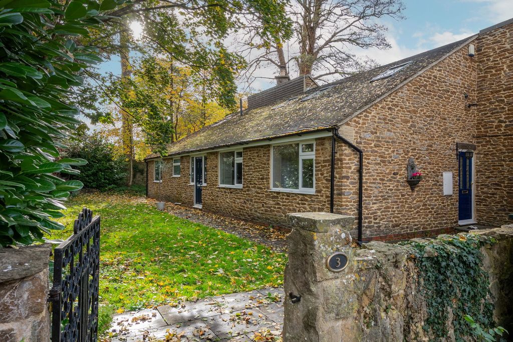 Property photo 2 of 31